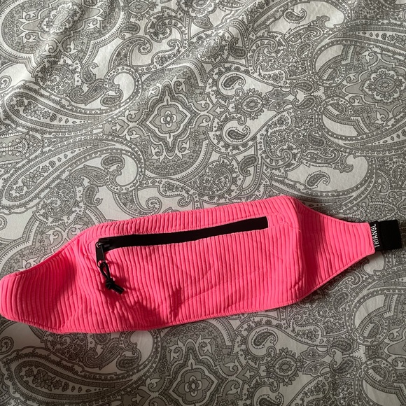Triangl Fanny pack - Picture 1 of 3
